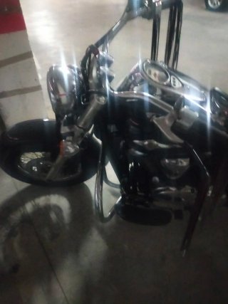 Moto Cruiser Negra y Plateada