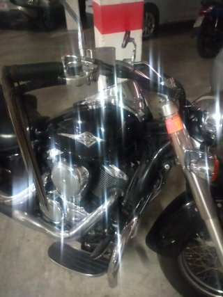 Moto Cruiser Negra y Plateada