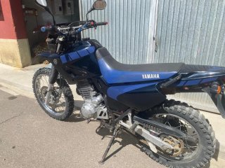 Yamaha Trail 4tiempos Moto Negra y Azul