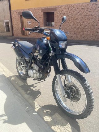 Yamaha Trail 4tiempos Moto Negra y Azul