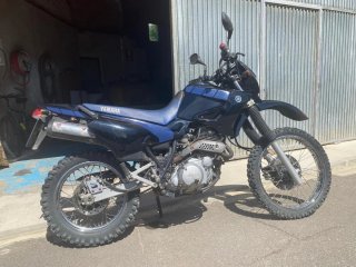 Yamaha Trail 4tiempos Moto Negra y Azul