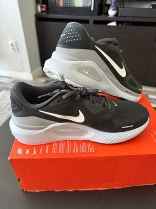 Zapatillas Nike Structure 26 Talla 44, nuevo