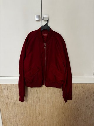 Chaqueta Bomber Pull&Bear Roja Talla M