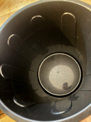 Cubo de basura negros con tapa