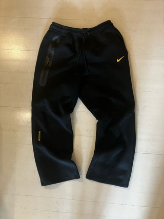 Pantalones Nike NOCTA Negros y Dorados