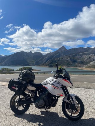 KTM 990 SMT Supermoto Blanca y Naranja