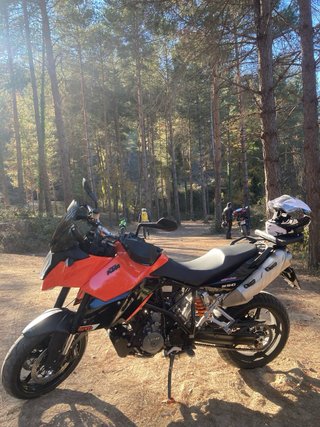 KTM 990 SMT Supermoto Blanca y Naranja