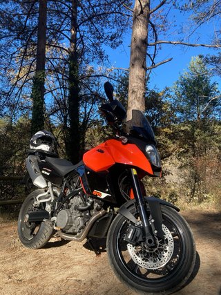 KTM 990 SMT Supermoto Blanca y Naranja