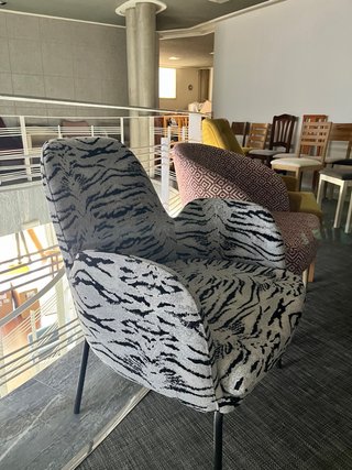 Sillón con estampado de cebra en liquidación