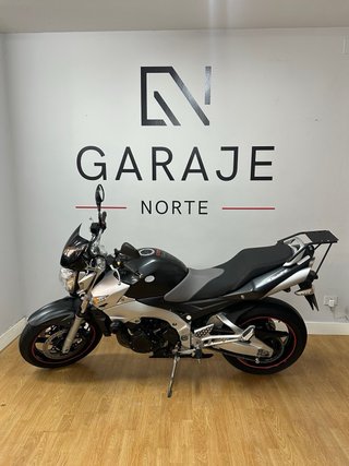 SUZUKI GSR 600