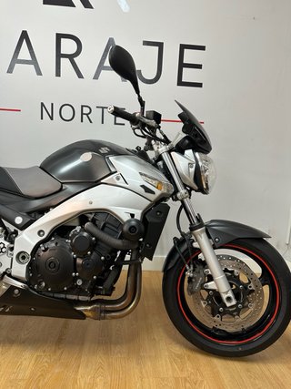 SUZUKI GSR 600