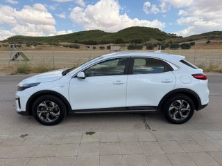 Kia XCeed 1.6 MHEV iMT Concept 100kW (136CV)