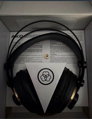 Cascos AKG Negros y Dorados