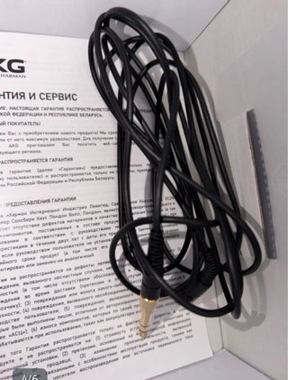 Cascos AKG Negros y Dorados
