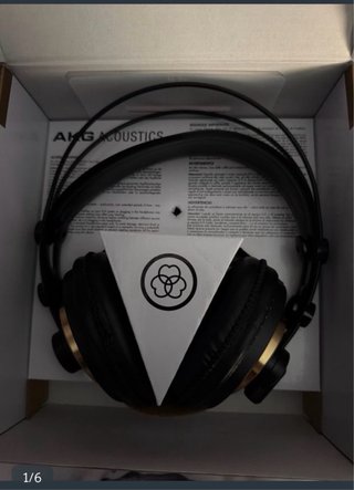 Cascos AKG Negros y Dorados