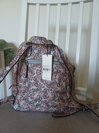 Mochila urbana Parfois con su etiqueta. Sin uso.