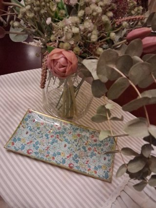 Bandeja decorativa floral artesanal