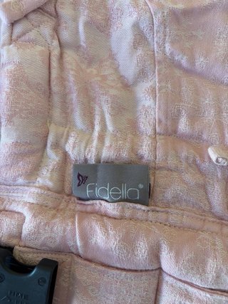 Mochila portabebés Fidella Fusion rosa