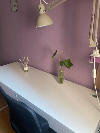 Escritorio blanco casi nuevo