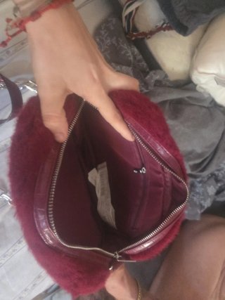 Bolso peludo rojo Stradivarius/Zara