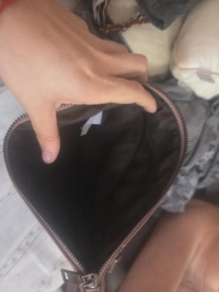 Bolso peludo rojo Stradivarius/Zara