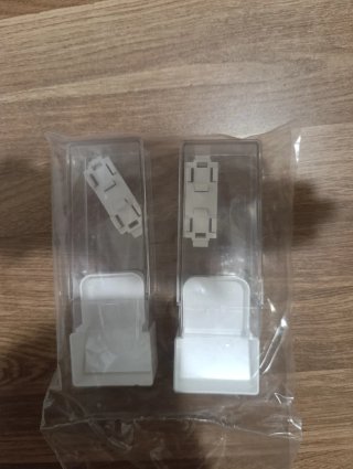 Set di mangiatoie e torce per gabbie. Nuove.