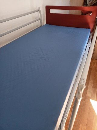 Cama articulada y grúa con arnés, zona de Vigo