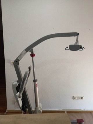 Cama articulada y grúa con arnés, zona de Vigo