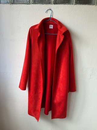 Chaqueta larga Zara roja