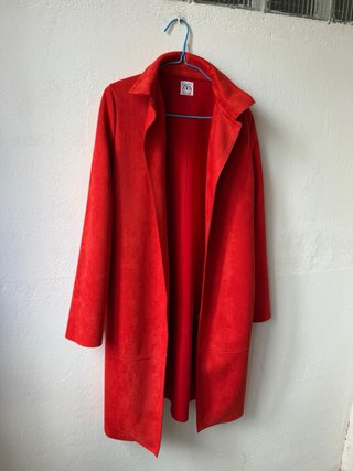 Chaqueta larga Zara roja