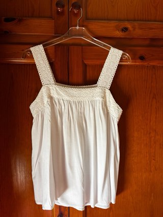 Blusa blanca con encaje