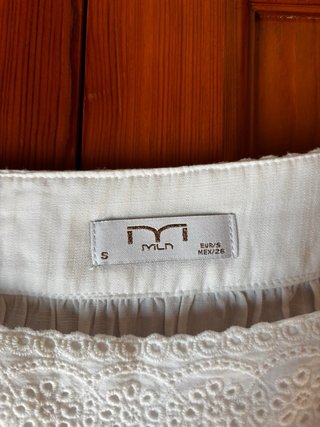 Blusa blanca con encaje