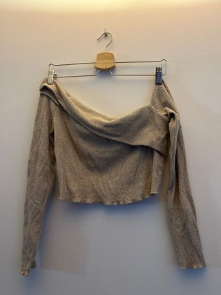 Blusa manga larga beige talla M