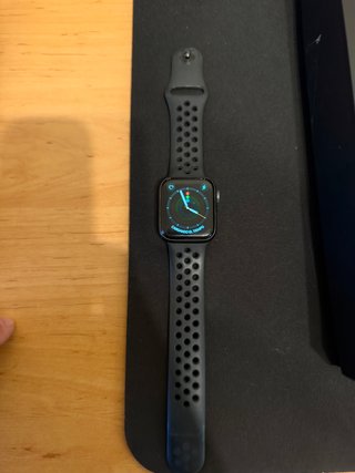 Apple Watch Series 5 Nike 40mm Space Gray
