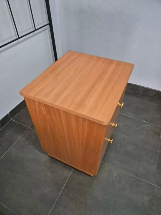Mesita de noche madera 3 cajones