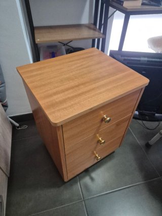 Mesita de noche madera 3 cajones