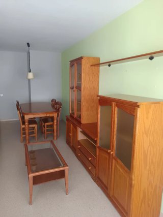 Mueble comedor madera + mesa y 6 sillas