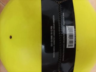 Bola de futebol amarela Nike