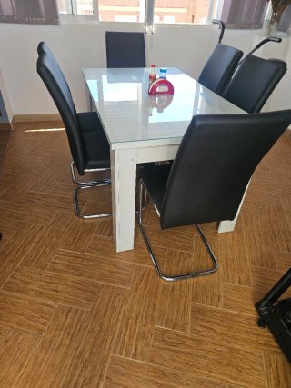 Mesa de comedor y 6sillas negras