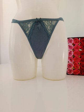 Tanga de encaje verde azulado
