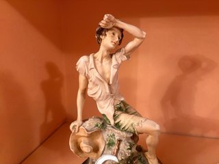Figuras Porcelana Capodimonte Pareja