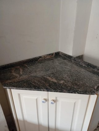 Mueble auxiliar rinconera piedra y madera