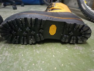 Botas de montaña Asolo amarillas y negras