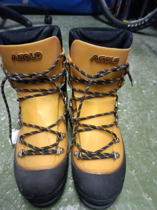 Botas de montaña Asolo amarillas y negras