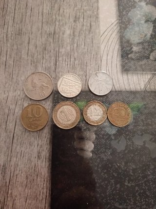 Lote 7 Monedas Extranjeras: UK, Italia, FR