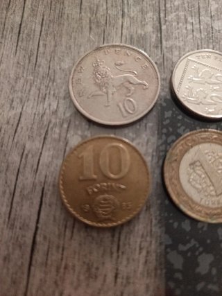 Lote 7 Monedas Extranjeras: UK, Italia, FR