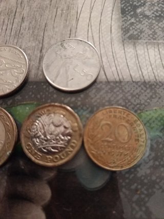 Lote 7 Monedas Extranjeras: UK, Italia, FR