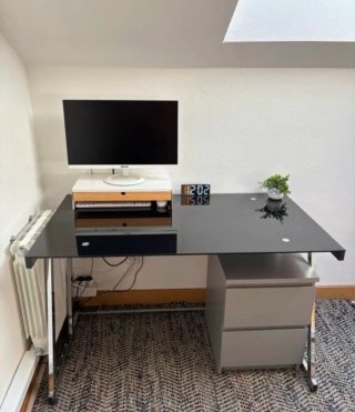 Escritorio de cristal negro