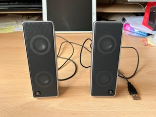 Altavoces Logitech para ordenador