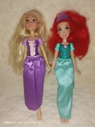 Lote de 4 Muñecas Princesas y Barbie